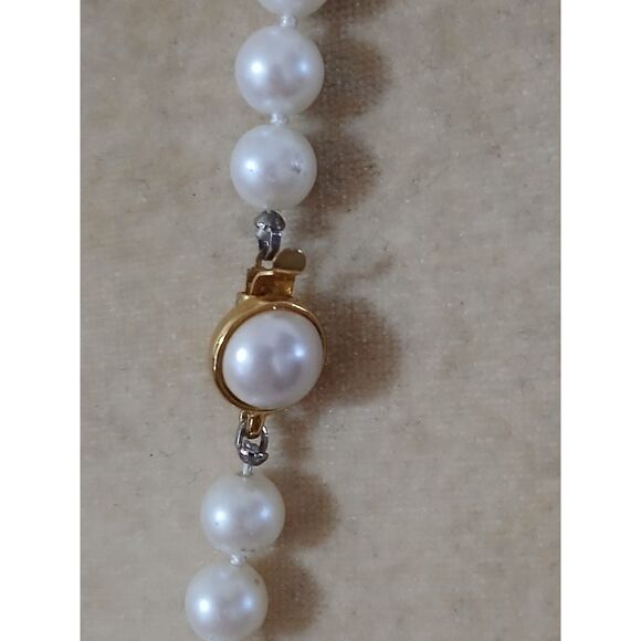 Vintage Carolee Faux Pearl Necklace 30" Gold Tone Clasp Classic Knotted Strand - Picture 3 of 5